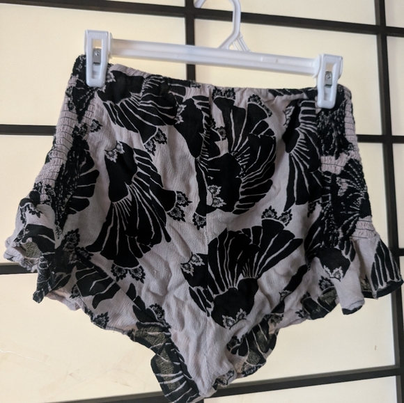 Super cute FP ruffle shorts/bloomers - Picture 4 of 7